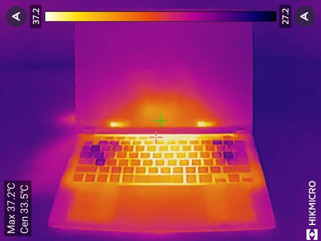 ASUS TUF Gaming A14 FA401KM サーモグラフィー画像 表面(動画再生中)