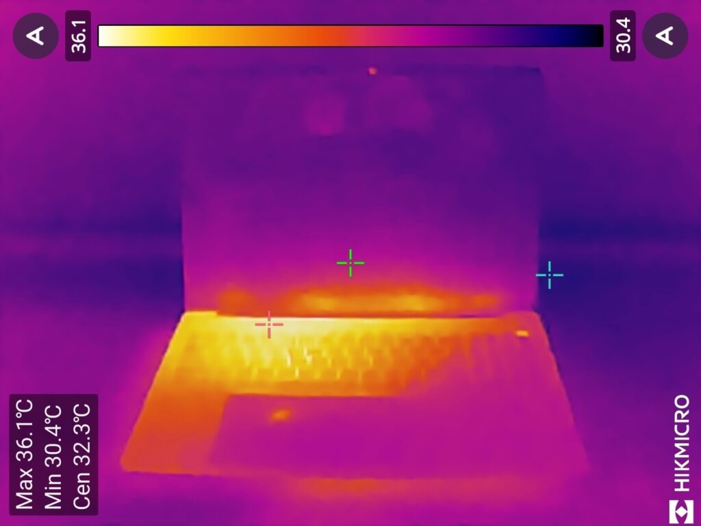 ASUS ExpertBook P3　サーモグラフィー　表面温度