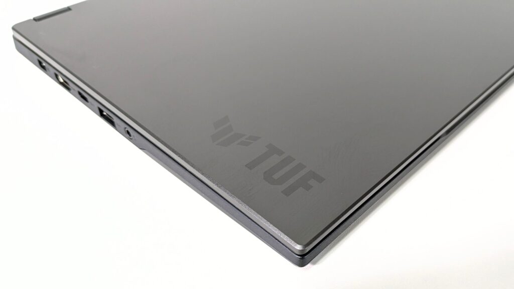 ASUS TUF Gaming A14 FA401KM 製品外観 表面