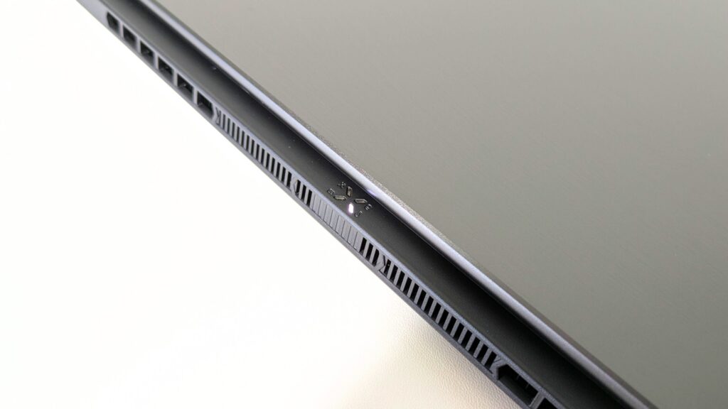 ASUS TUF Gaming A14 FA401KM 製品外観 インジケーター