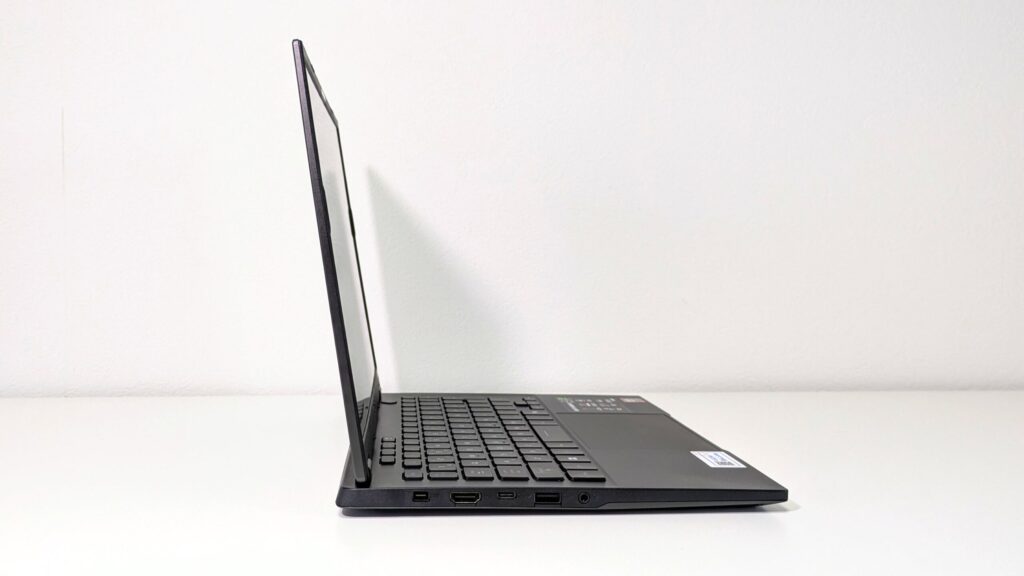 ASUS TUF Gaming A14 FA401KM 製品外観 側面