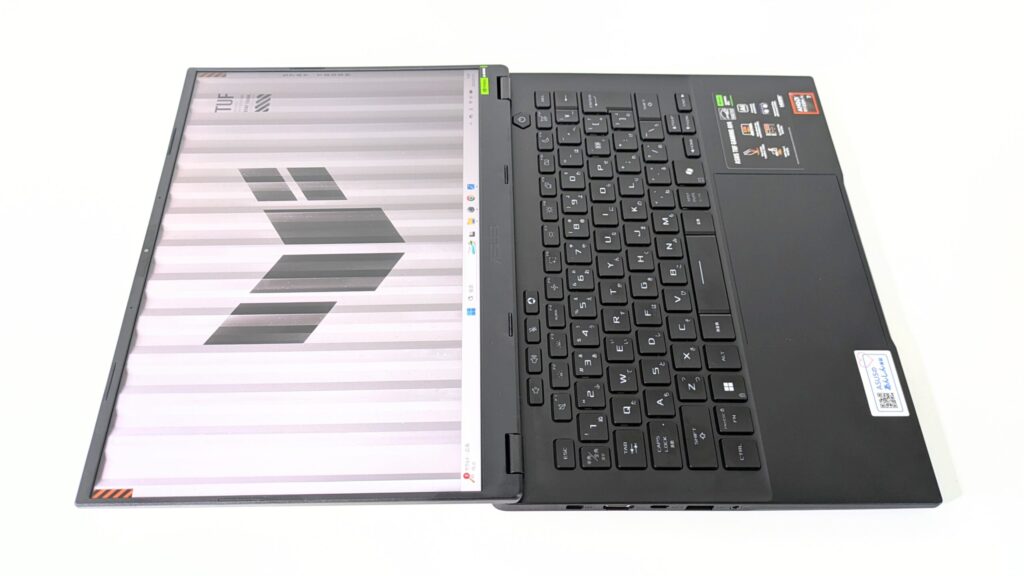 ASUS TUF Gaming A14 FA401KM 製品外観 画面を180度開閉
