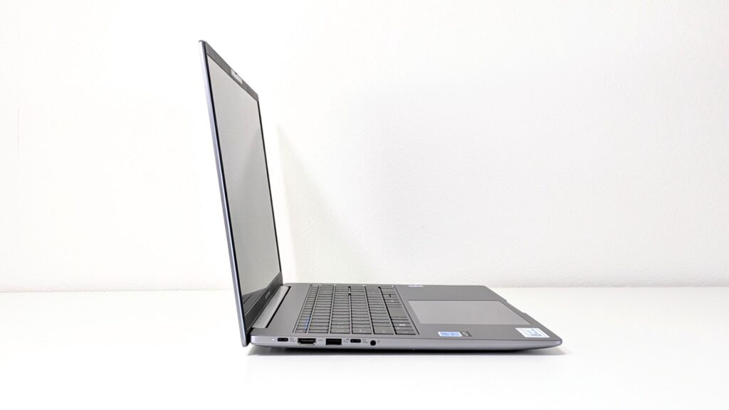 ASUS ExpertBook P3　外観　横から