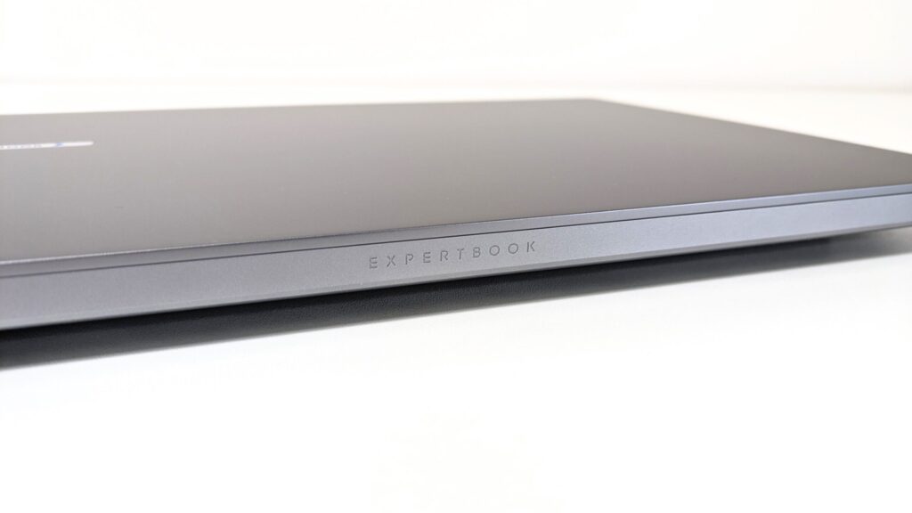 ASUS ExpertBook P3　外観　背面