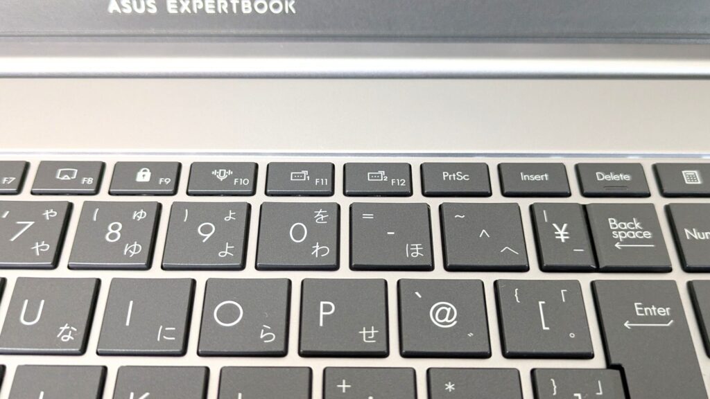 ASUS ExpertBook P3　キーボード　ファンクションキーの寄り画像
