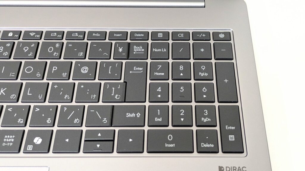 ASUS ExpertBook P3　キーボード　テンキーの寄り画像