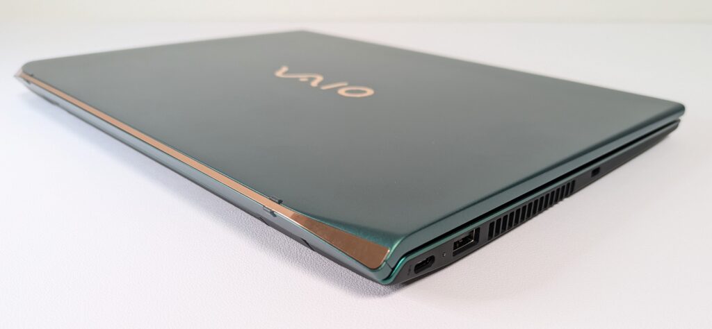 VAIO VJS4R18の角