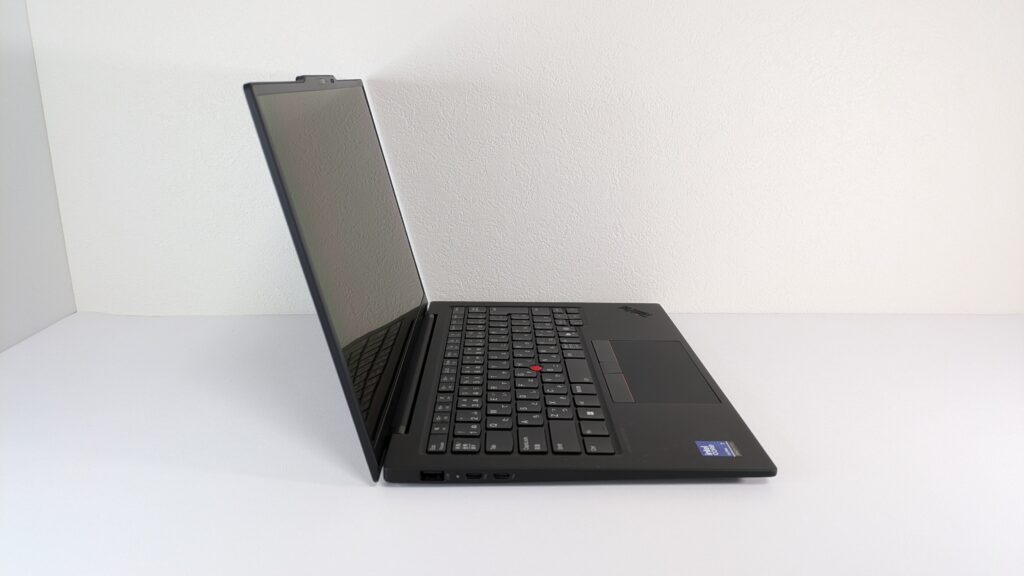 ThinkPad X1 Carbon Gen 13 Aura Edition　側面