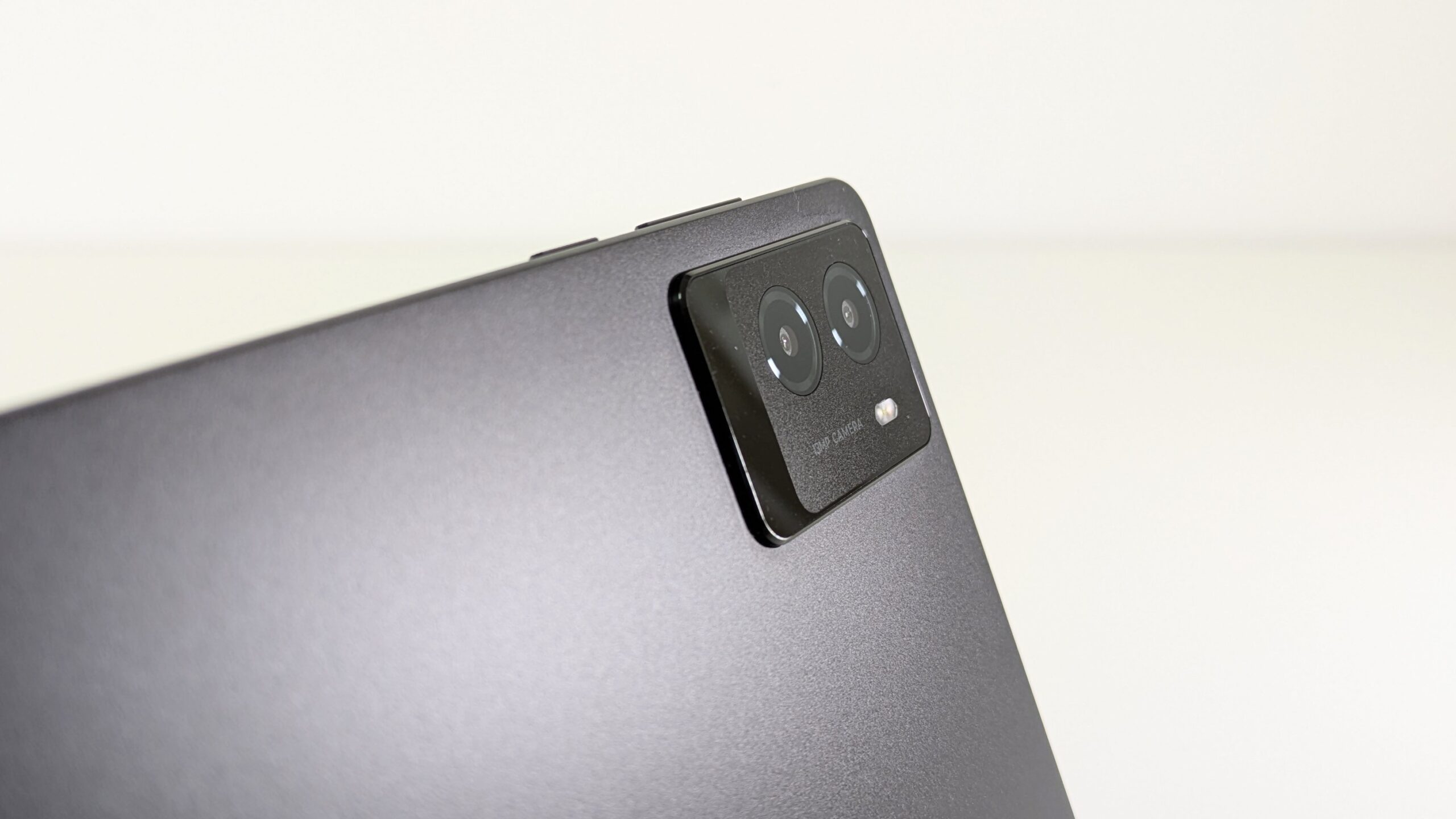 Lenovo Legion Tab (8.8”, 3)の出っ張りのあるカメラ部分の写真