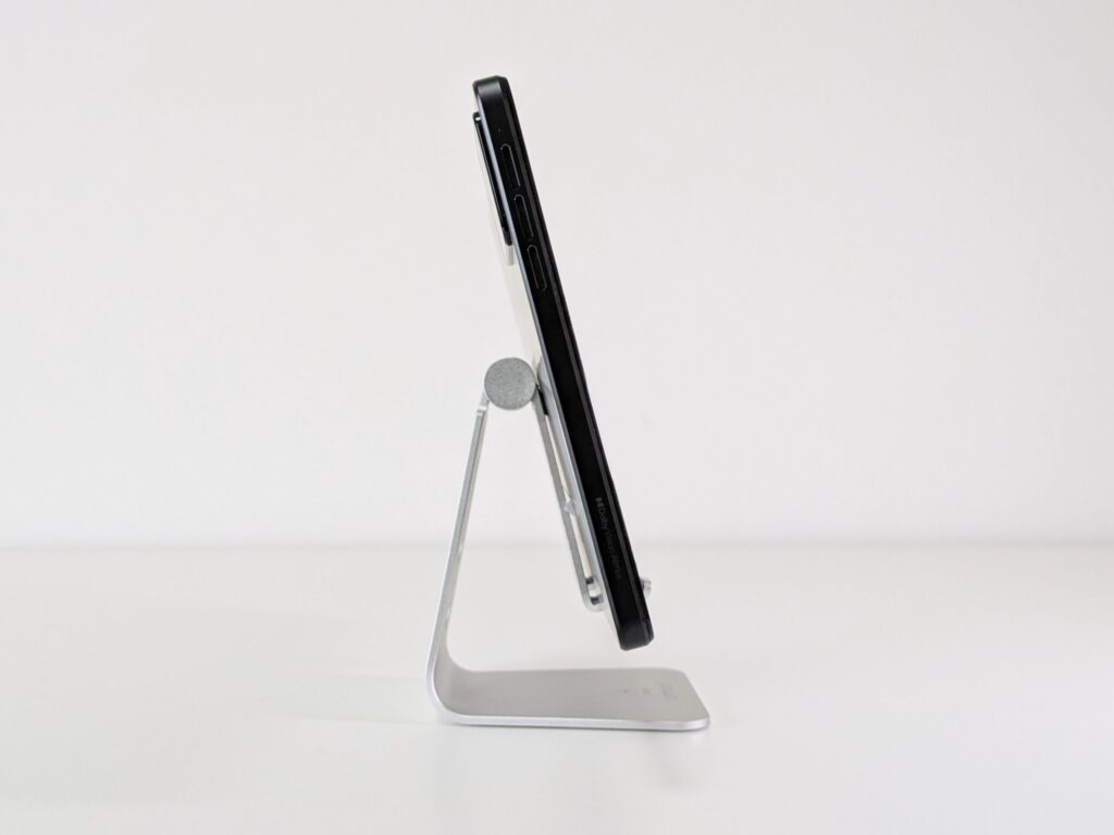 Lenovo Legion Tab (8.8”, 3)の側面写真