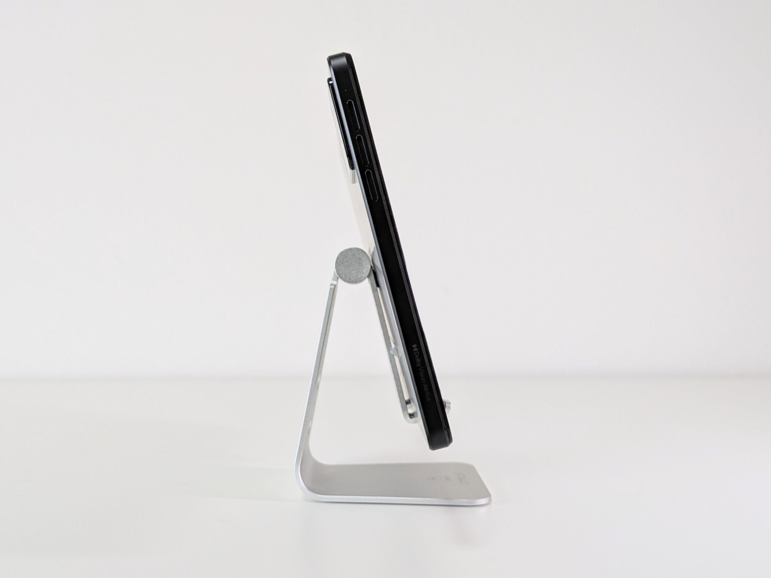 Lenovo Legion Tab (8.8”, 3)の側面写真