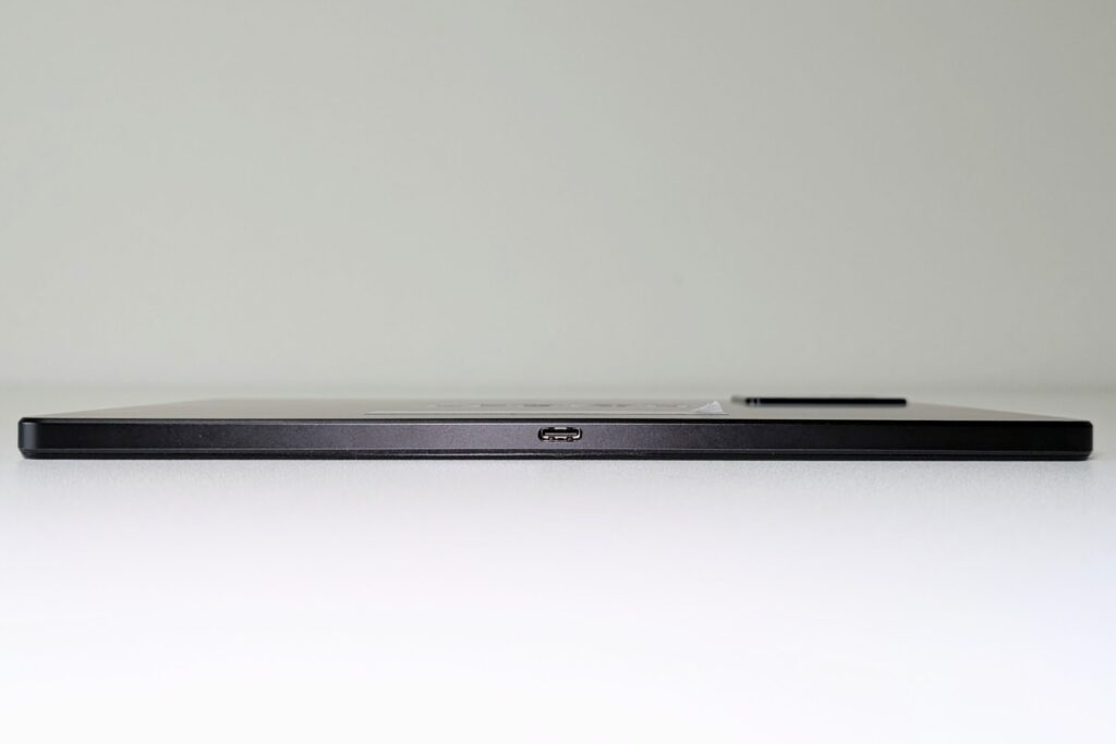 Lenovo Legion Tab (8.8”, 3)の下部インターフェース写真
