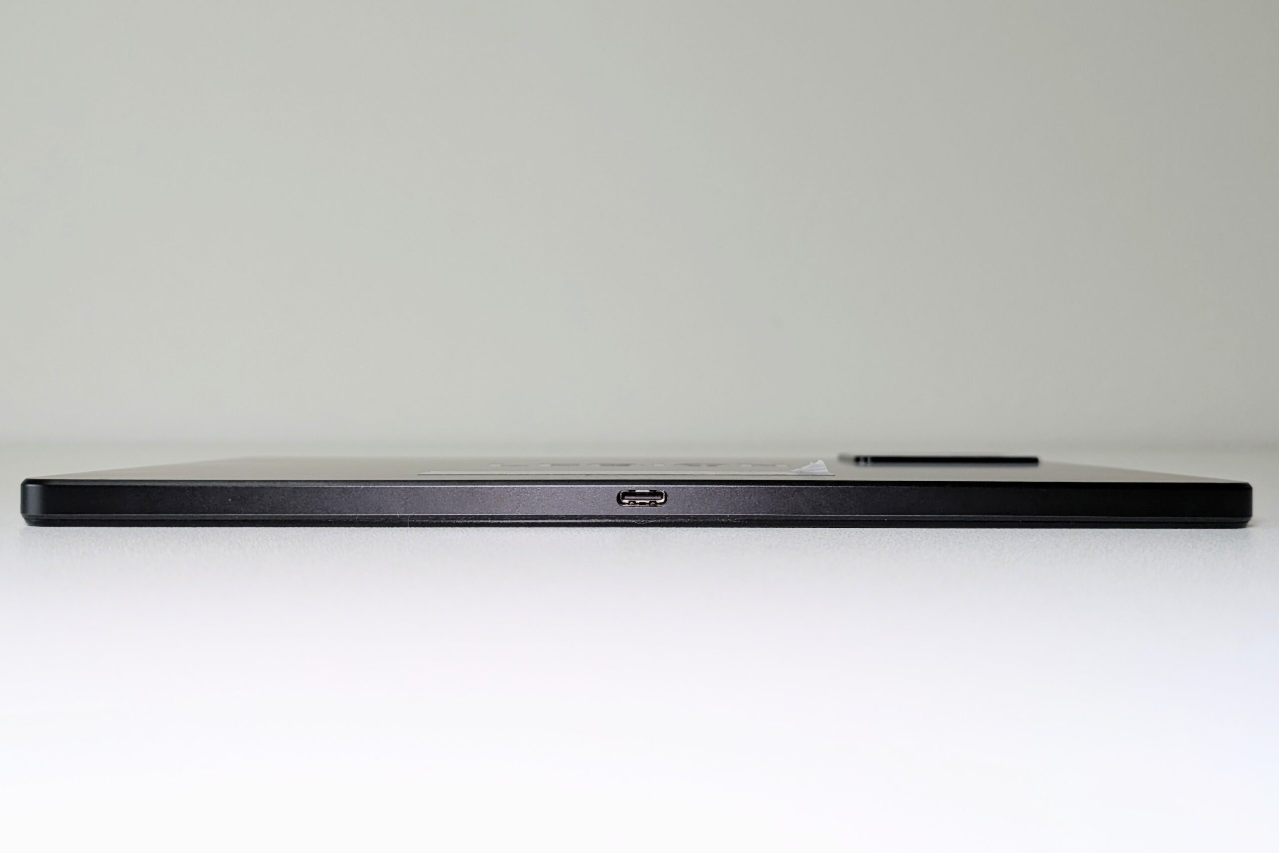 Lenovo Legion Tab (8.8”, 3)の下部インターフェース写真
