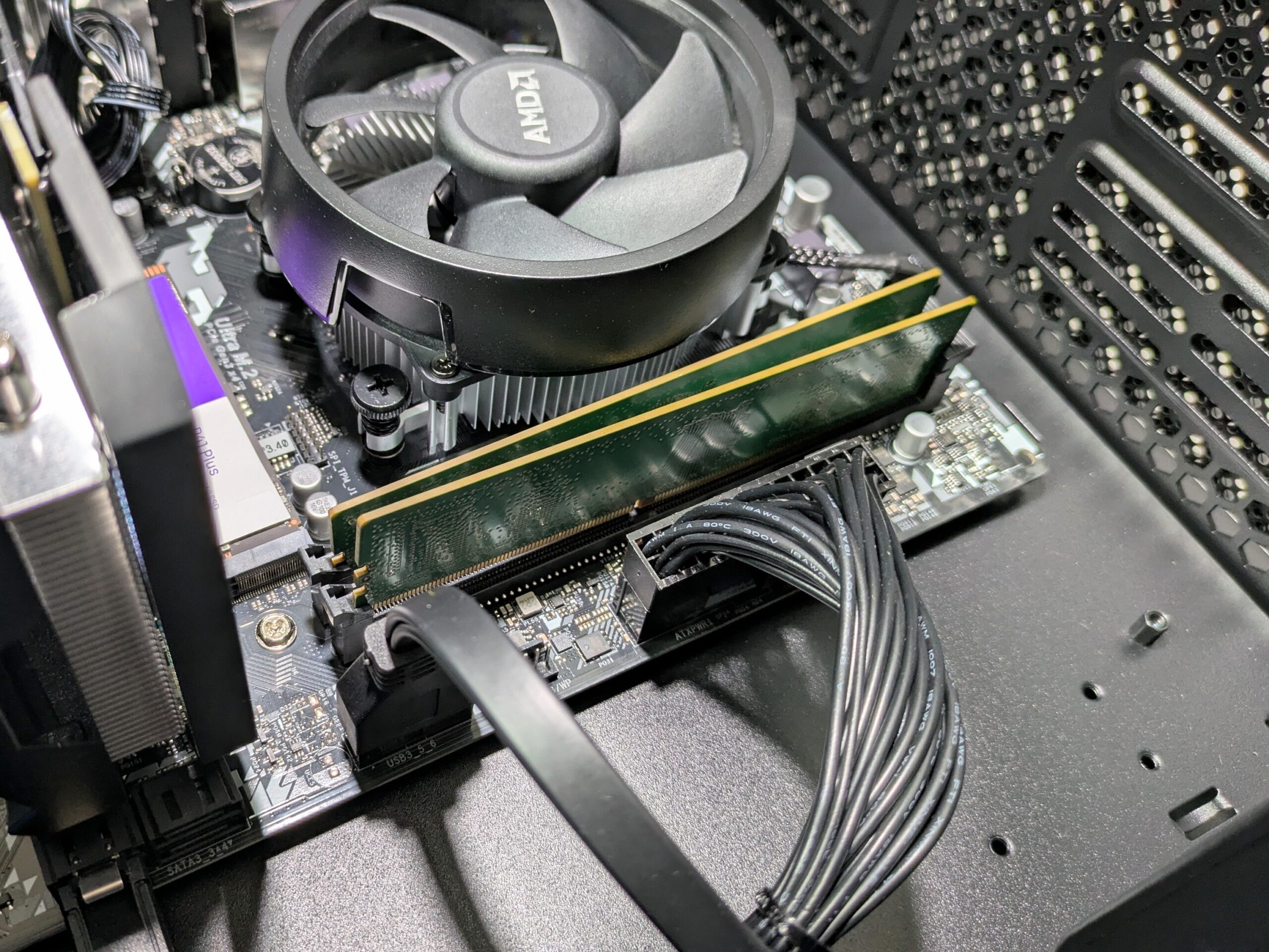 ドスパラ-中古PC-内装