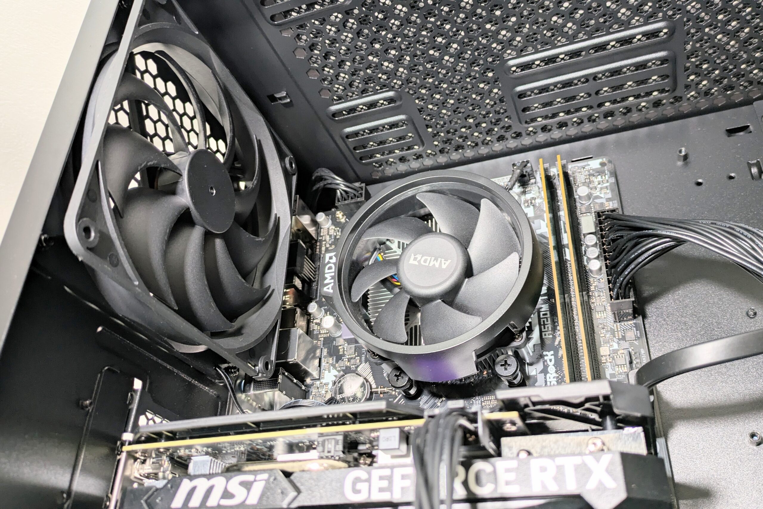 ドスパラ-中古PC-内装
