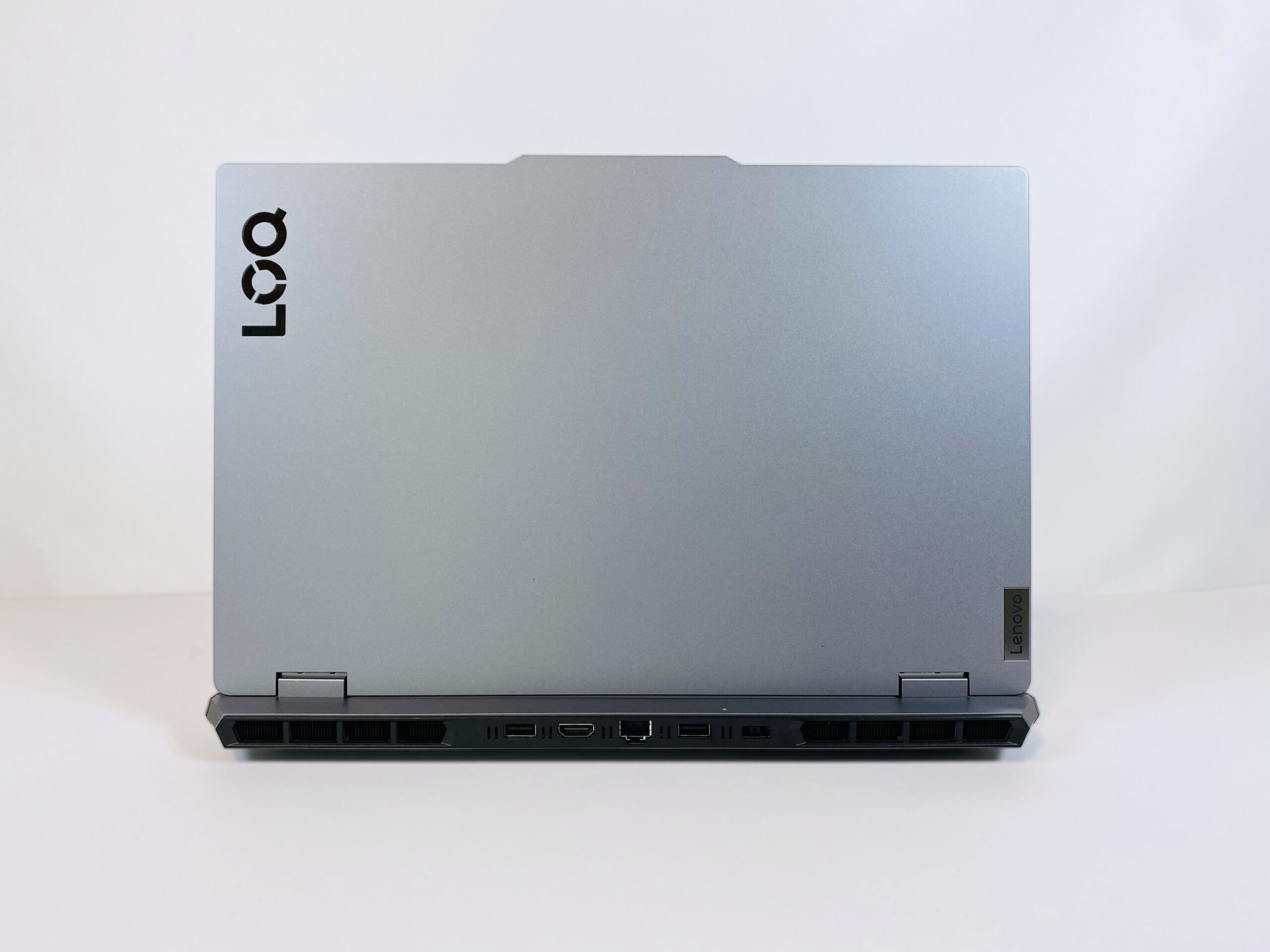 Lenovo LOQ 15IRX9 レビュー 外観背面