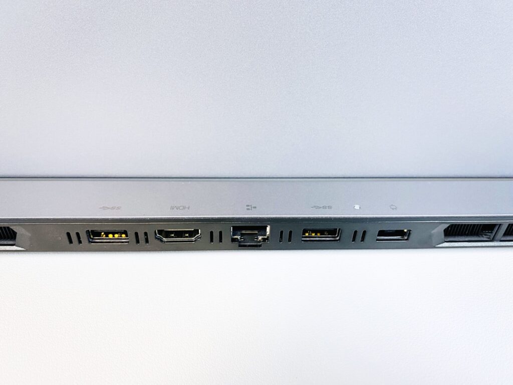 Lenovo LOQ 15IRX9 レビュー インターフェース背面