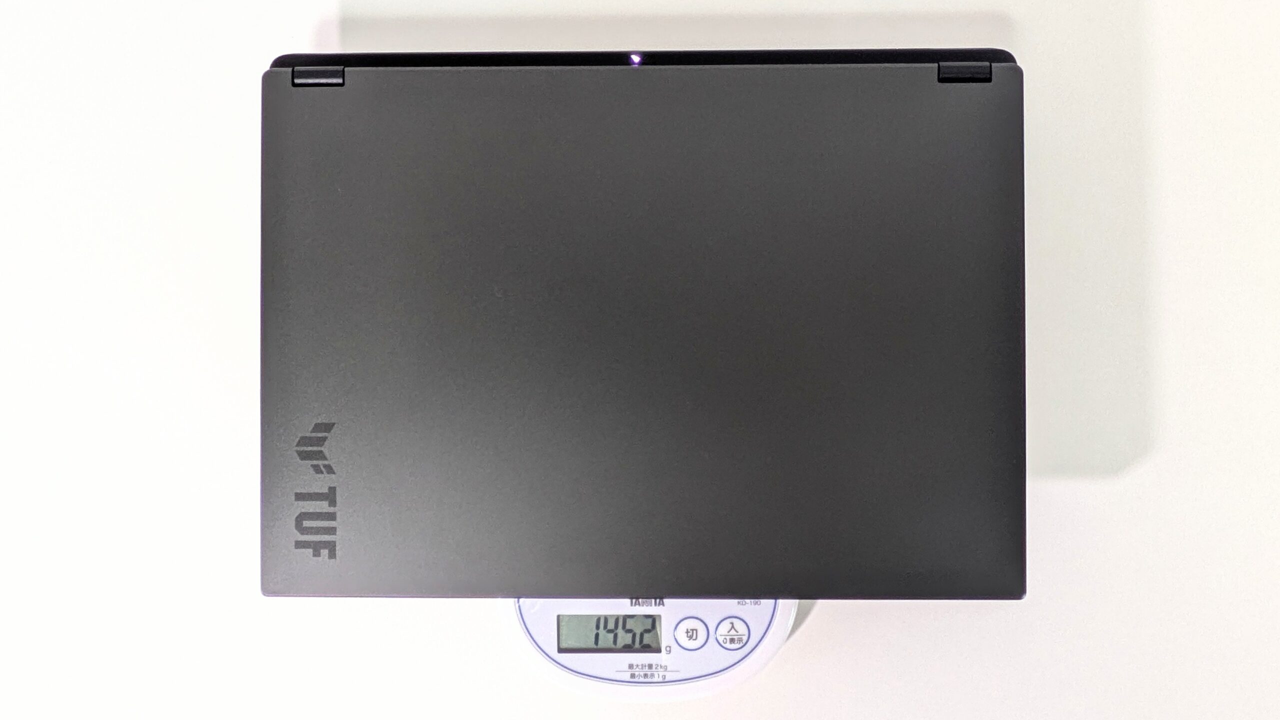 ASUS TUF Gaming A14 FA401KM 重さ測定画像(1.452kg)